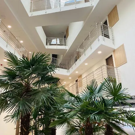 Lotusblüte In Mit Tiefgarage Und Panoramaterrasse